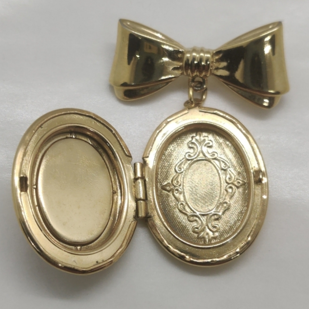 Victorian Revival dangling locket brooch - Picture 2 of 7